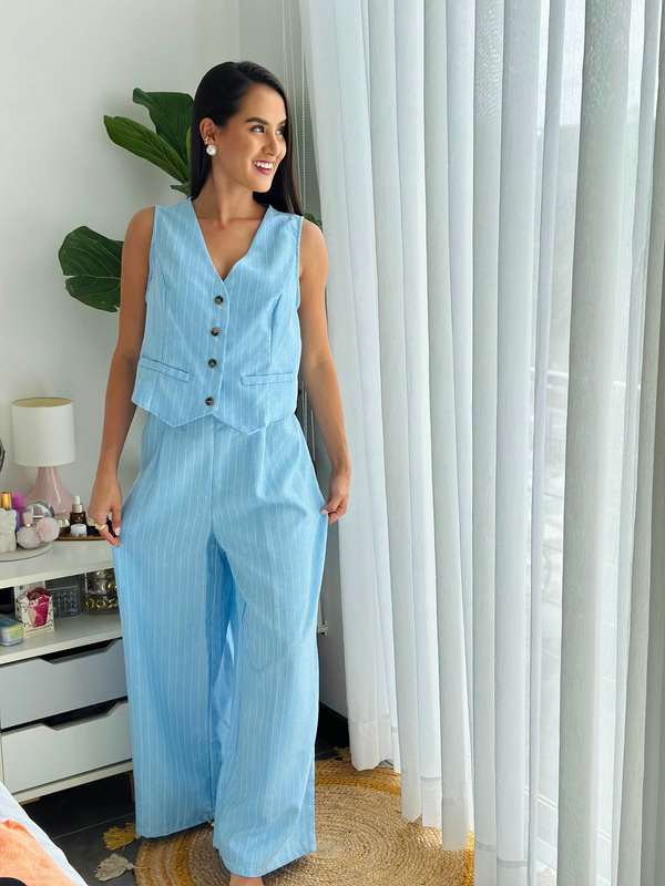 Set elegante divino celeste los detalles y el pantalón